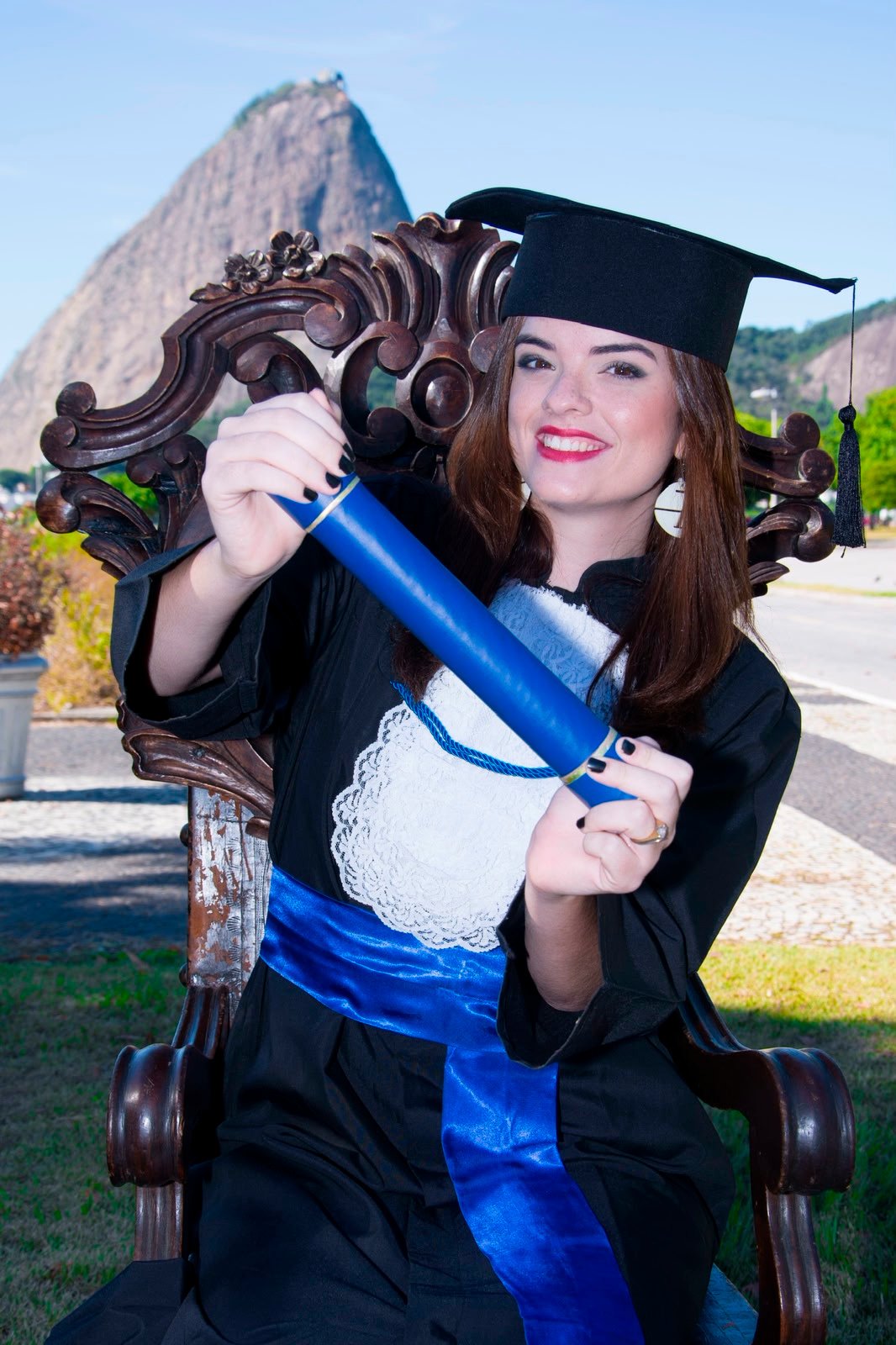Melissa Alves em sua formatura, formada em Marketing e Turismo